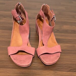 Gentle Souls Pink Women's Sandals‎